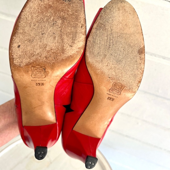 Vintage TOKIO KUMAGAI Red/ Black Leather Pumps Made In Italy - 39 1/2 - Picture 10 of 13